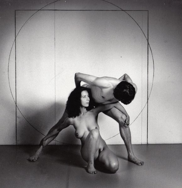 Hart, Rob 't , Sophie van Schouwen (photogr); Tekst:  Pieta Koopman ... et al. - Rogie & Company : modern dance (3* gesigneerd)