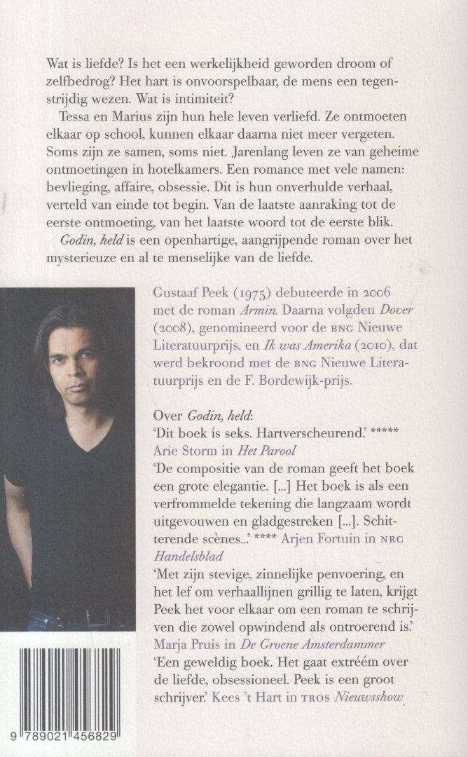 Peek, Gustaaf - Godin, held - Wat is liefde? Is het een werkelijkheid geworden droom of zelfbedrog? Het hart is onvoorspelbaar, de mens een tegenstrijdig wezen. Wat is intimiteit?