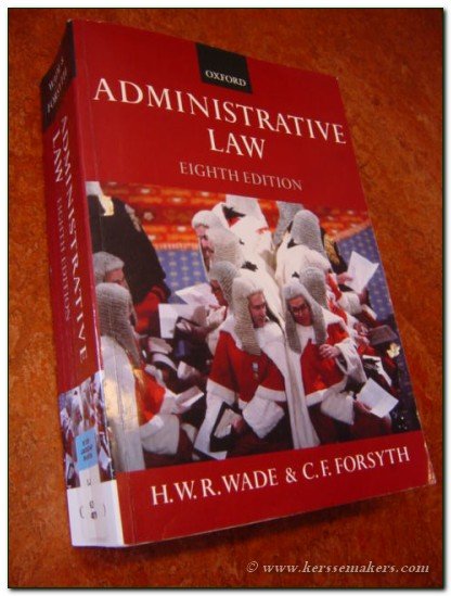 WADE, SIR WILLIAM, CHRISTOPHER FORSYTH. - Administrative Law. Eighth Edition.