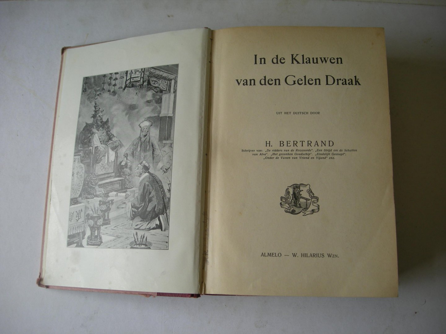 Bertrand, H., uit het Duitsch - In de Klauwen van den Gelen Draak