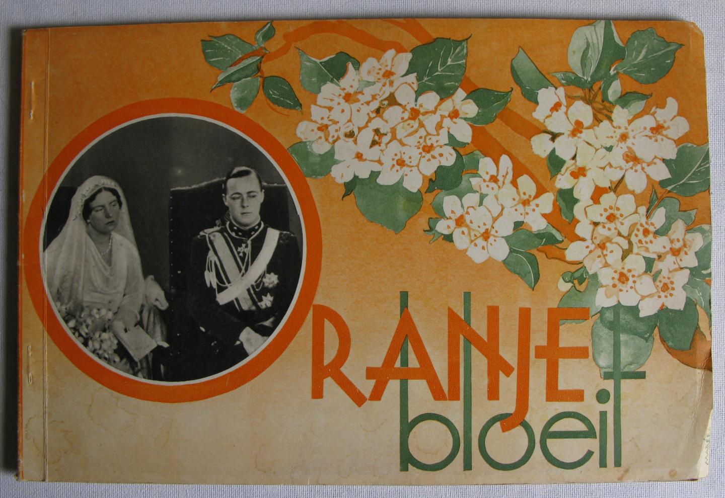 Marée - Oranje Bloeit /Gedenk-album uitgegeven ter gelegenheid van het huwelijk .... (van Juliana en Bernhard)