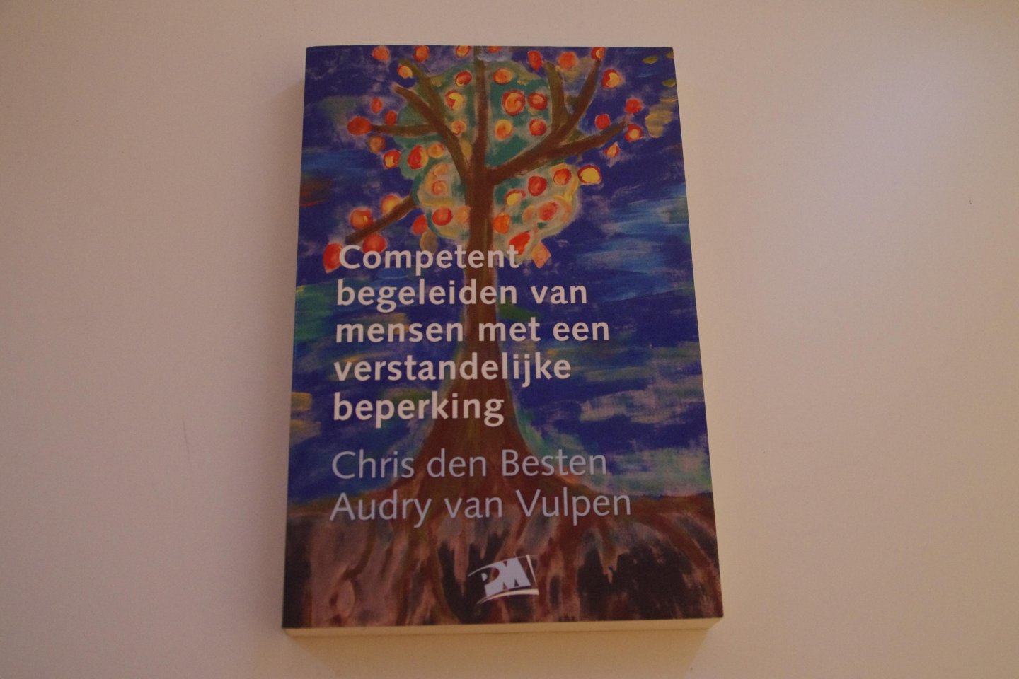 Besten, C. den, Vulpen, A. van - Competent begeleiden van mensen met een verstandelijke beperking