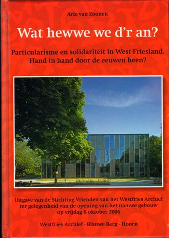 Zoonen, Arie van - Wat Hewwe We D'r An ? Particularisme en Solidariteit in West-Friesland, Hand in hand door de eeuwen heen ? 48 pag. kleine hardcover, gave staat
