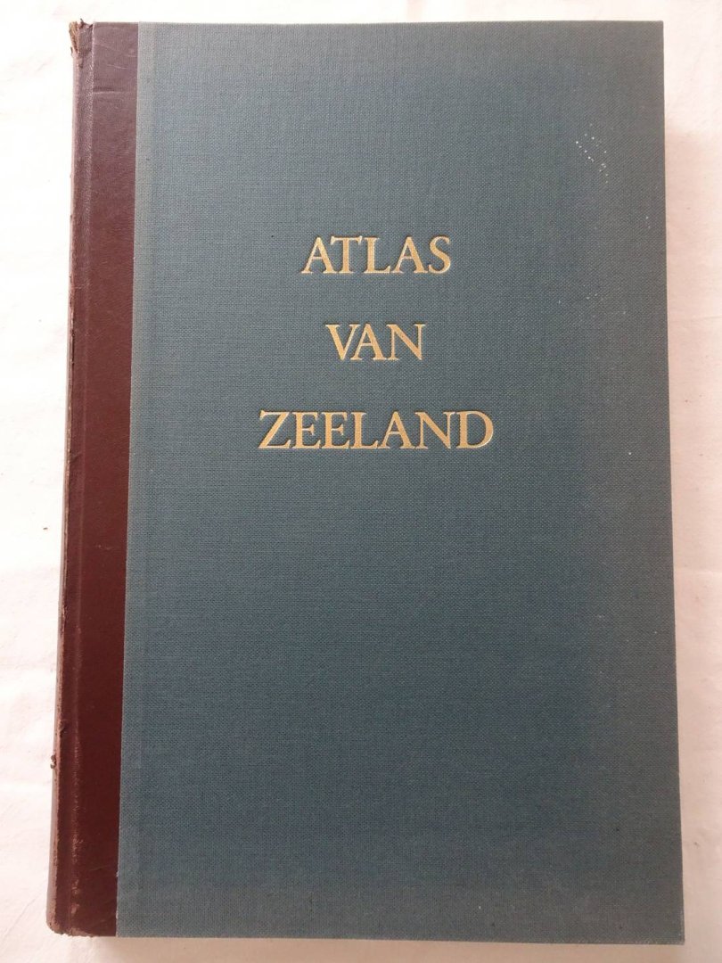  - Atlas van Zeeland; vervattende Naauwkeurige Kaarten Van Alle De Eilanden, op order van Z.D.H. den Prince van Oranje, meetkundig opgenomen door de Heeren Hattinga, geduurende de jaaren 1744 tot 1752. Benevens Grondtekeningen en Gezigten der Ste...