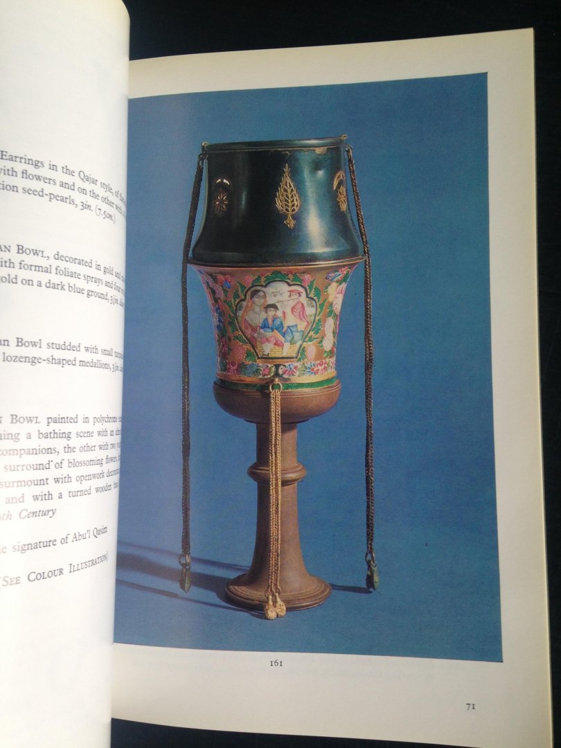 Catalogue Sotheby - Iranian and Islamic Ceramics, Arms and Armour, Metal Work, Glass and Textiles