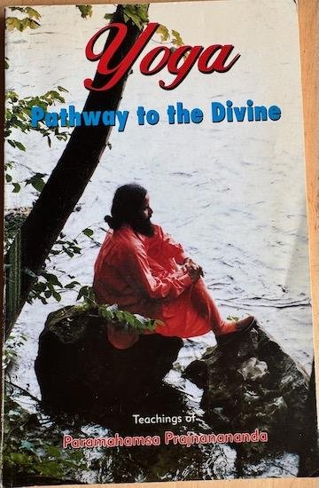 Prajnanananda, Paramahamsa /  Sudha Bathina - YOGA : Pathway to the Divine. Teachings of Paramahamsa Prajnanananda. (SIGNED 1st edition.)