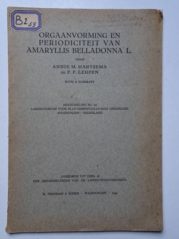 Hartsema, Annie M. and Leupen, F.F.. - Orgaanvorming en periodiciteit van A maryllis Belladonna L. Mededeeling No. 69. Laboratorium  voor plantenphysiologisch Onderzoek.