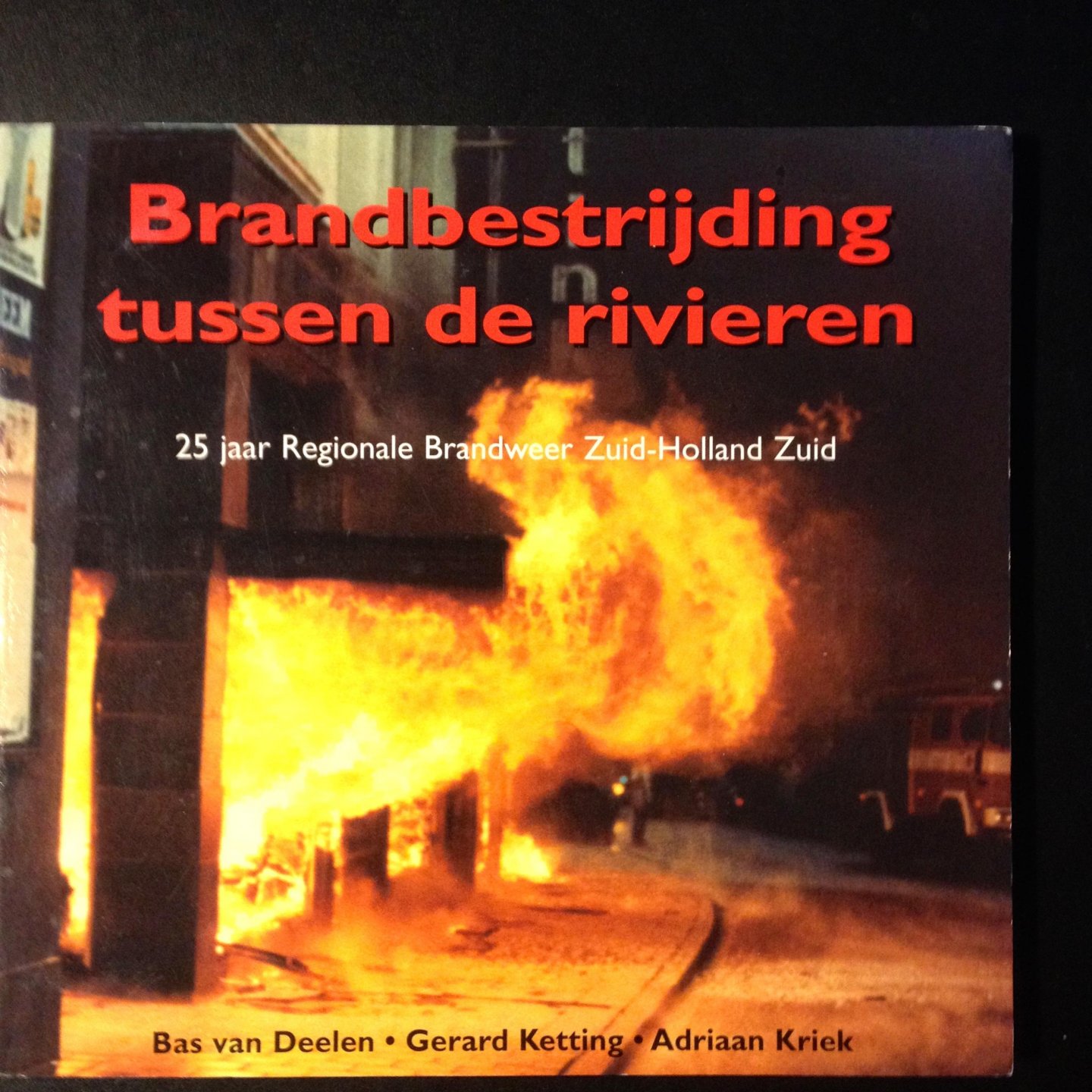 Deelen, B. van - Brandbestrijding tussen de rivieren / 25 jaar Regionale Brandweer Zuid-Holland Zuid
