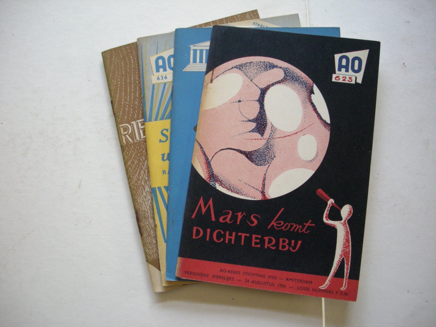 Deij, Dr. L.J.L. - Stralende wolken - radio- activiteit