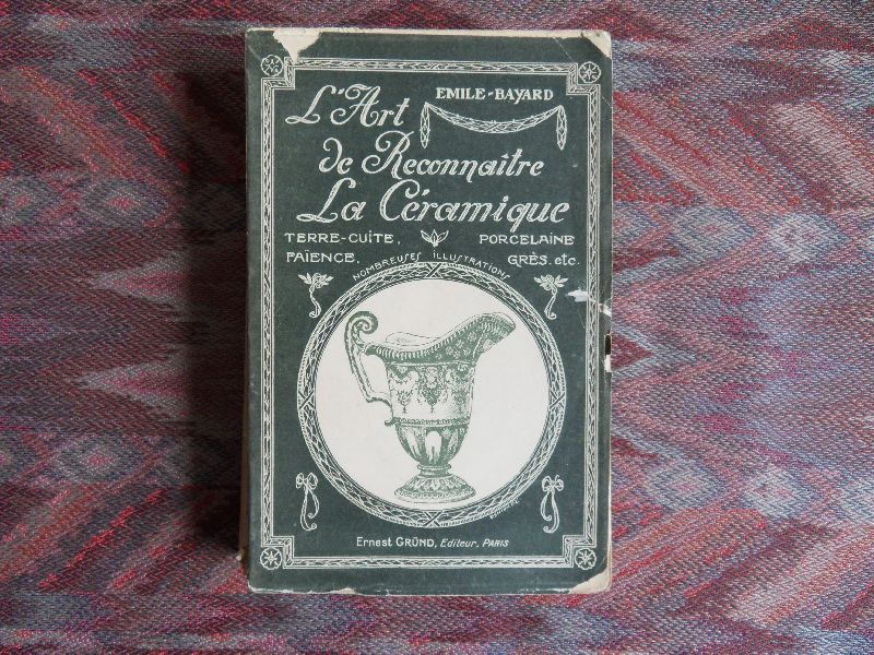 Bayard, Emile. - L`Art de Reconnaître la Céramique.- Francaise et Etrangère. --- Standaardwerk voor herkennen van keramiek. Uitvoerige Franse tekst bij 207 gravures.