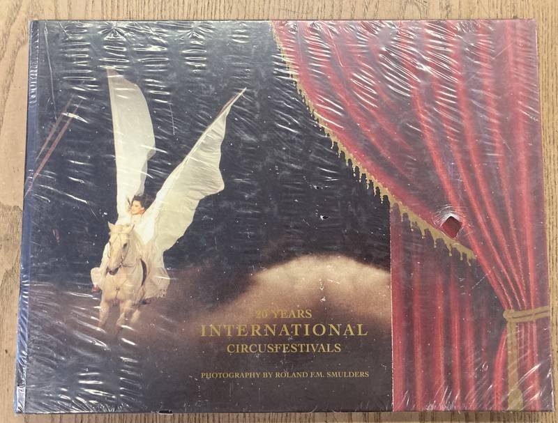 SMULDERS, RONALD F.M. [ TEXT AND PHOTOGRAPHY ] - 20 Years International Circusfestivals.