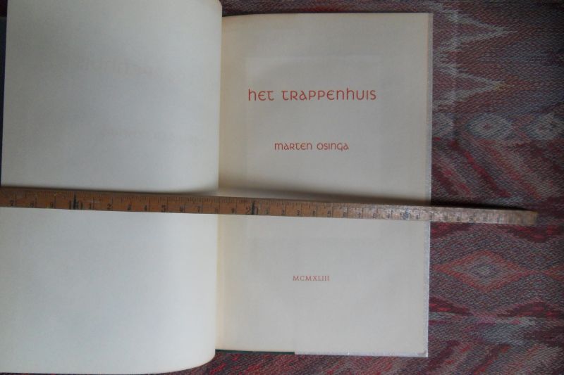 Osinga, Marten. [ waarschijnlijk / mogelijk uit direct familiebezit - zie verder ]. - Het Trappenhuis. [ ! Met twee originele tekeningen van de auteur ].
