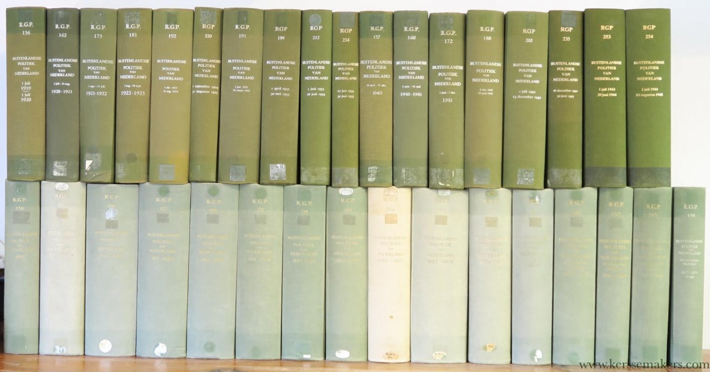 Smit, C. / J. Woltring / C.B. Wels / A.F. Manning / A.E. Kersten / W.J.M. Klaassen / B.G.J. de Graaff / M. van Faassen / R.J.J. Stevens (eds.). - Documenten [ bescheiden ] betreffende de buitenlandse politiek van Nederland 1848-1945 [ complete set, 34 volumes ] RGP Grote Serie.