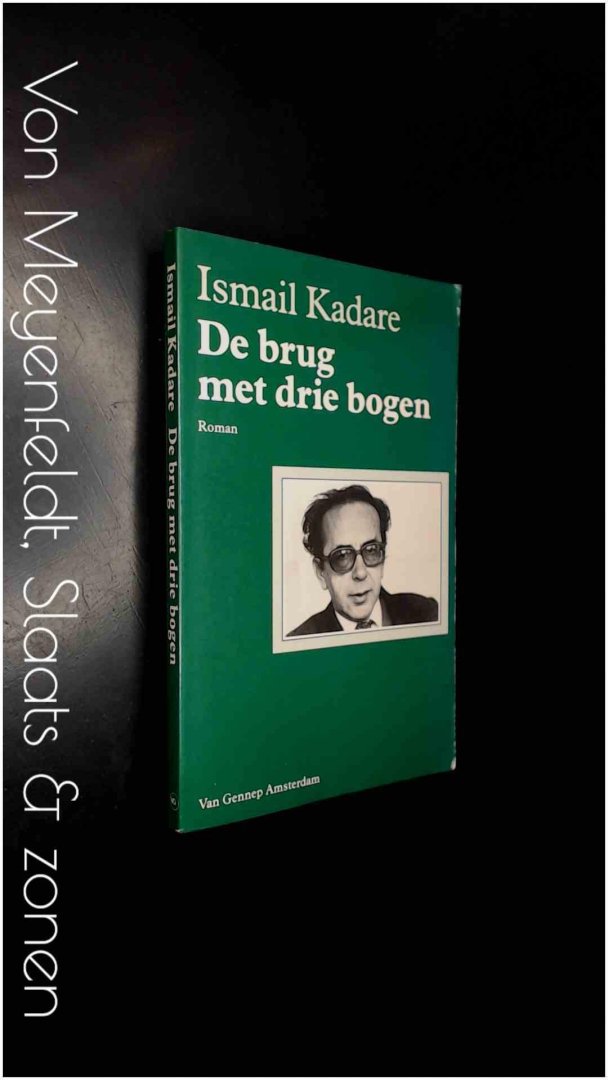 Kadare, Ismail - De brug met drie bogen