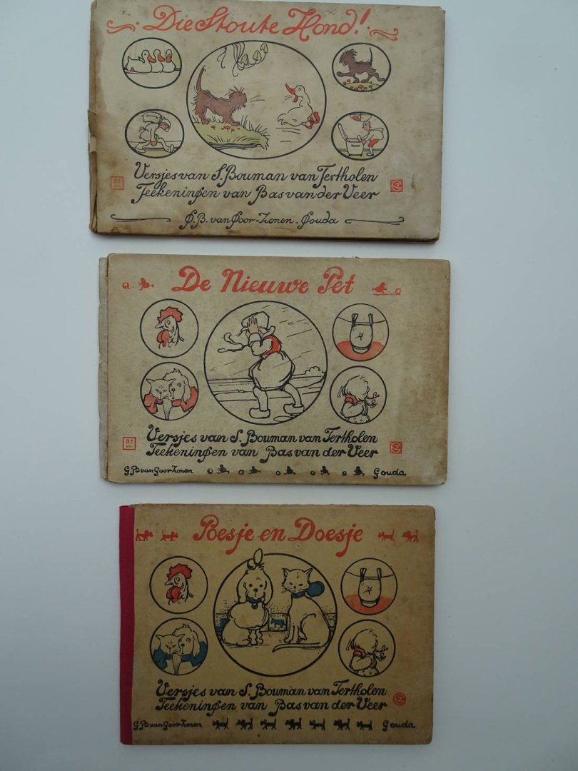 Bouman- van Tertholen, S.M. & Bas van der Veer. - Poesje en Doesje. Versjes/ De nieuwe pet/ Die stoute hond! 3 delen.