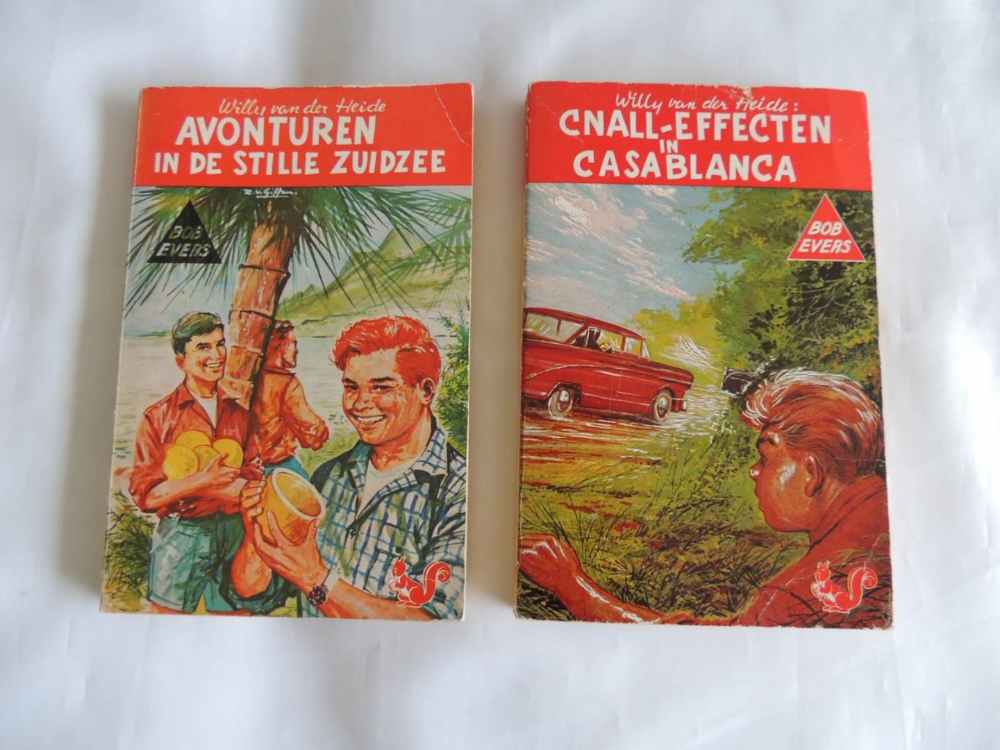 Heide, Willy van der (Wilhelmus Henricus Maria van den Hout. Geboren te 's-Hertogenbosch op 3 juni 1915, overleden te 's-Gravenhage op 24 februari 1985. Enkele pseudoniemen: Willy van der Heide, Willem W. Waterman, Sylvia Sillevis, Joke Raviera). - Cnall-effecten in Casablanca    ---  Bob Evers-serie  32 --- Avonturen in de stille Zuidzee B.1