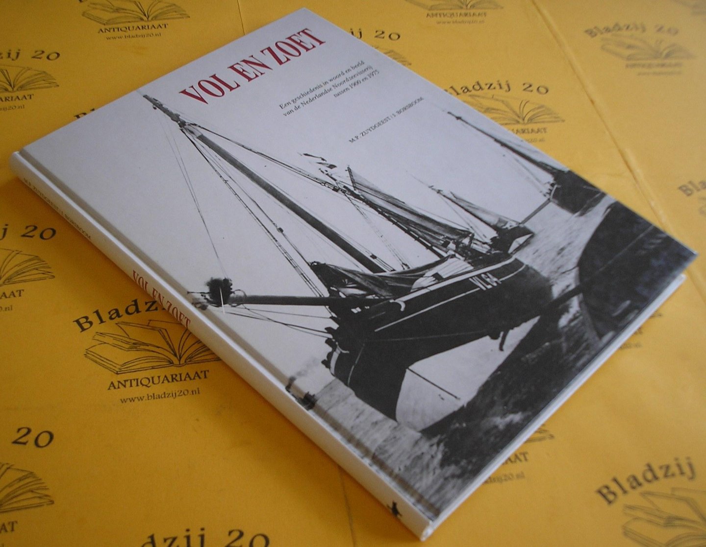 Zuydgeest, M.P. en Borsboom, J. - Vol en zoet. Een geschiedenis in woord en beeld van de Nederlandse Noordzeevisserij tussen 1900 en 1975.