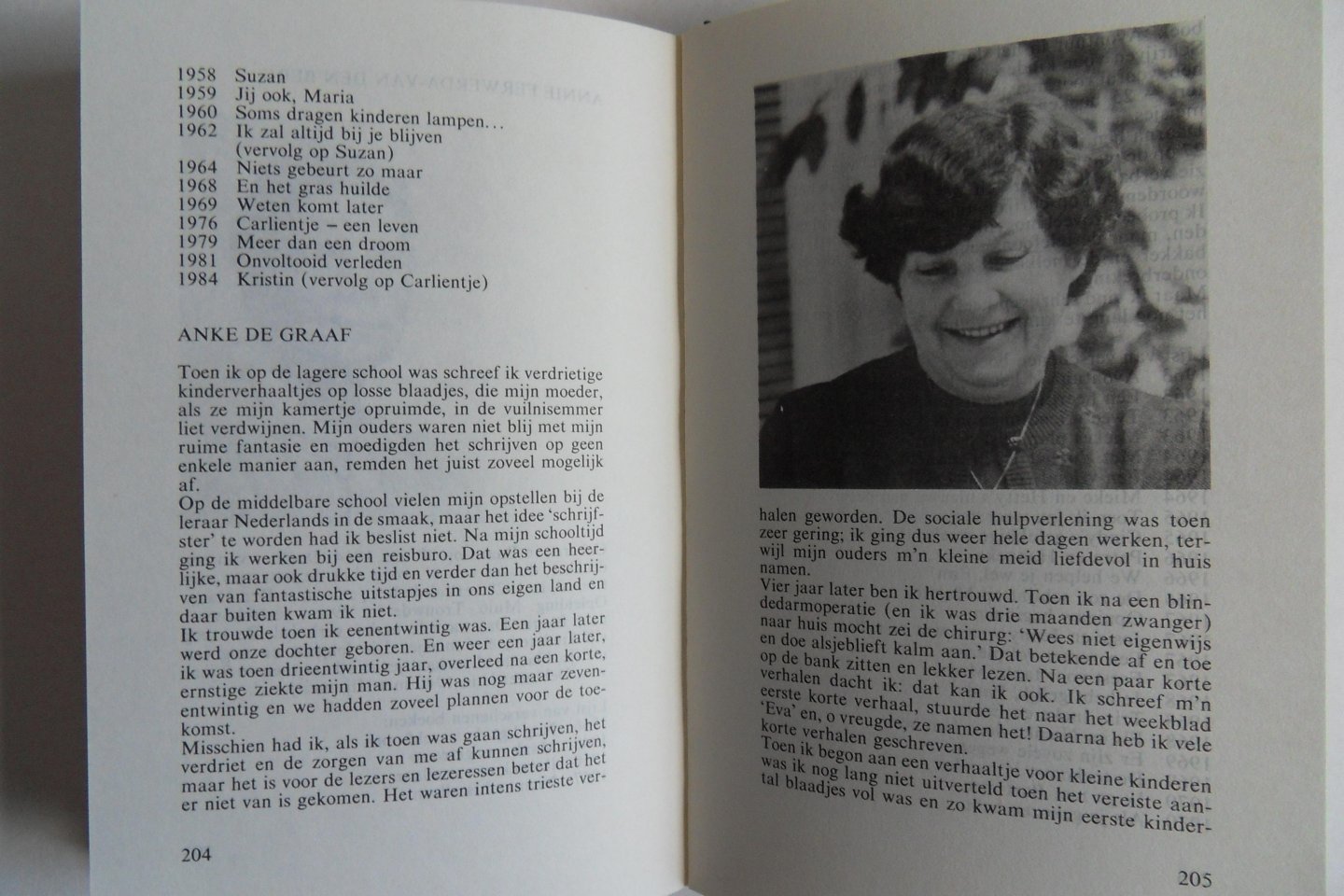 Ferwerda-van den Berg, Annie; Graaf, Anke de; e.a. - Geliefde schrijfsters. - 15 Korte Verhalen. [ merendeel niet eerder gepubliceerd ].