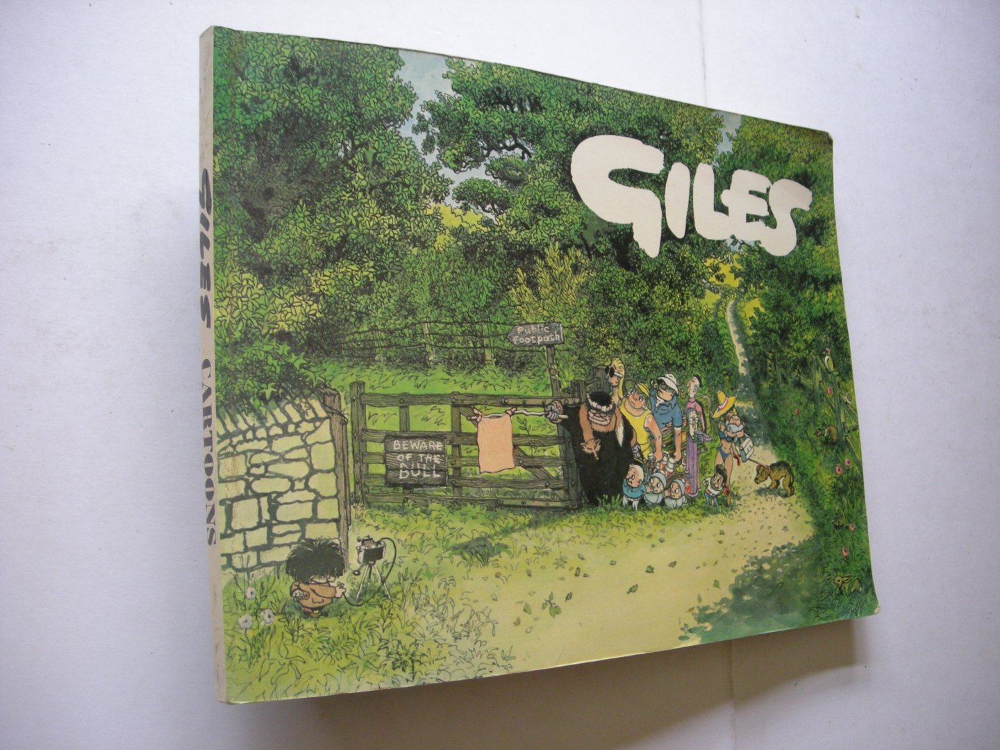 Giles, tekenaar - Giles. Sunday Express & Daily Express cartoons, Thirty-third series