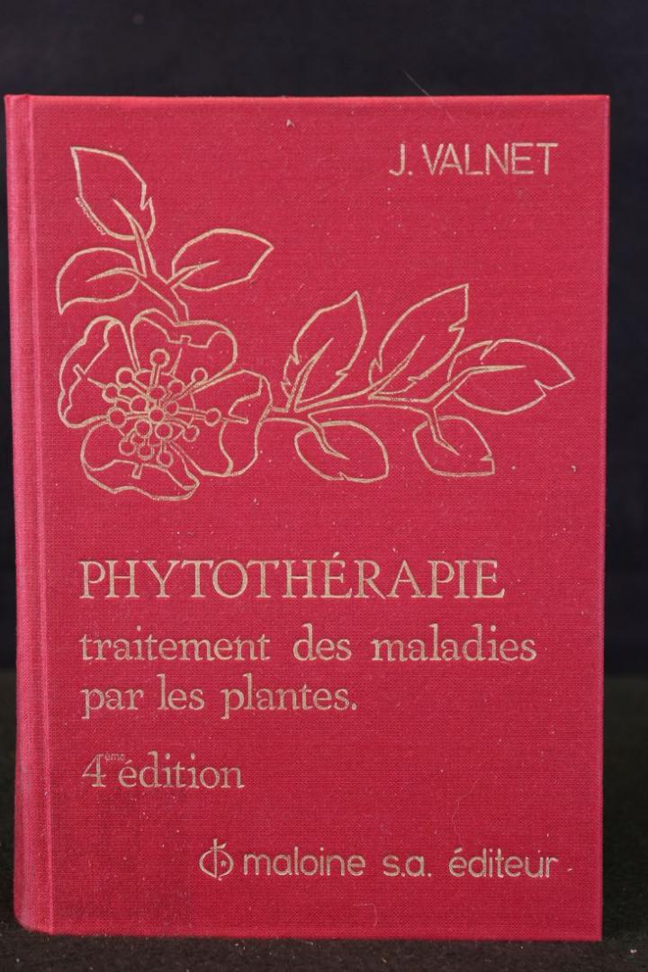 Valnet, Jean - "Phytothérapie traitement des maladies par les plantes.  4e éditon ( 3 foto's )"