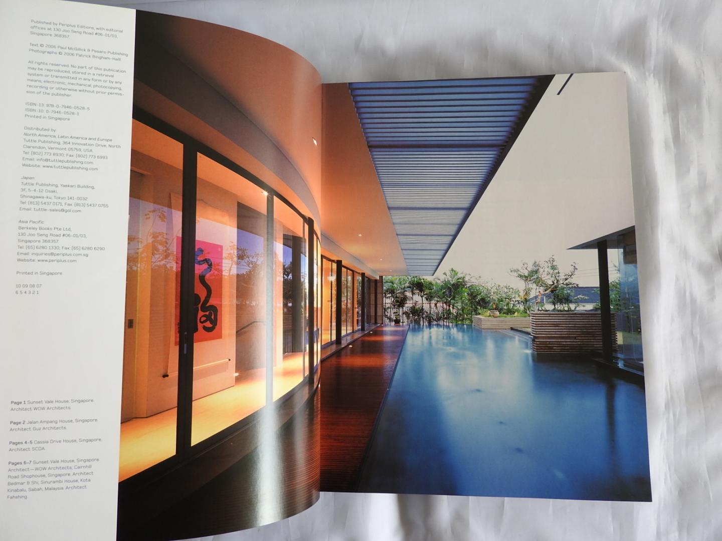 Paul McGillick  (Author), Patrick Bingham-Hall (Photographer) - 25 Tropical Houses in Singapore and Malaysia