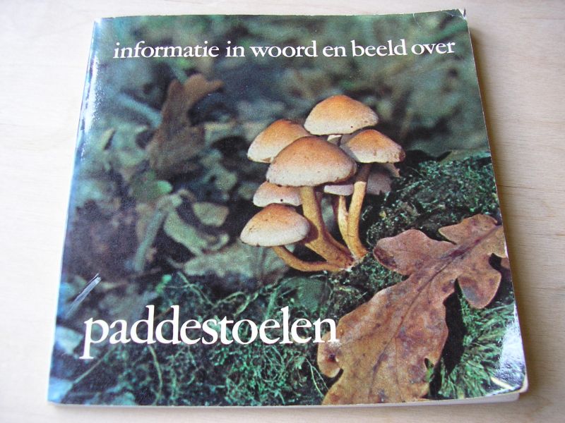 Hoed, G. den - Informatie in woord en beeld over paddestoelen (veel kleurenfoto`s)
