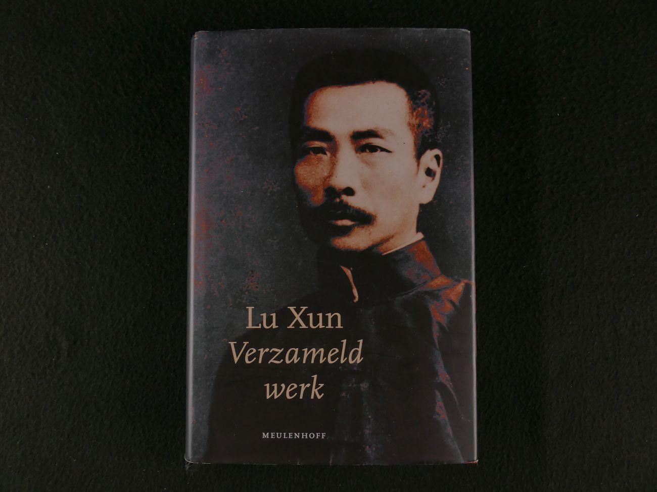 Ruitenbeek, K.(vertaald) - Lu Xun - Verzameld werk (genummerd) (2 foto's)