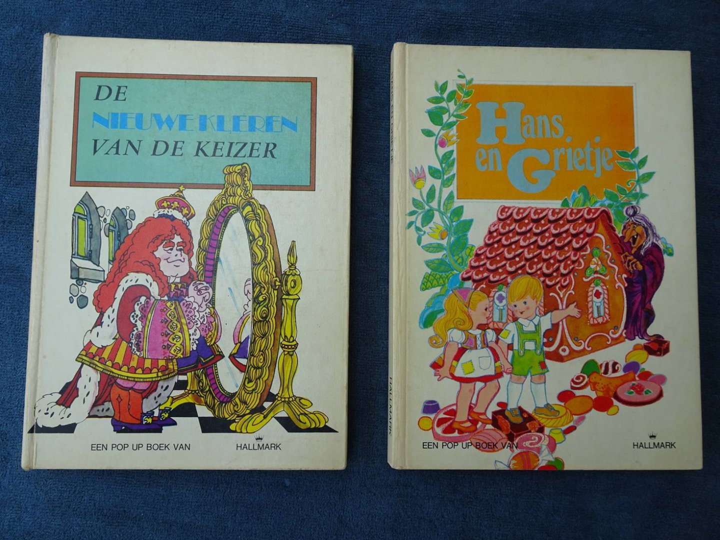Gebroeders Grimm & Hans Christian Andersen. - De nieuwe kleren van de Keizer/ Hans en Grietje. Een pop-up boek van Hallmark. 2 stuks.