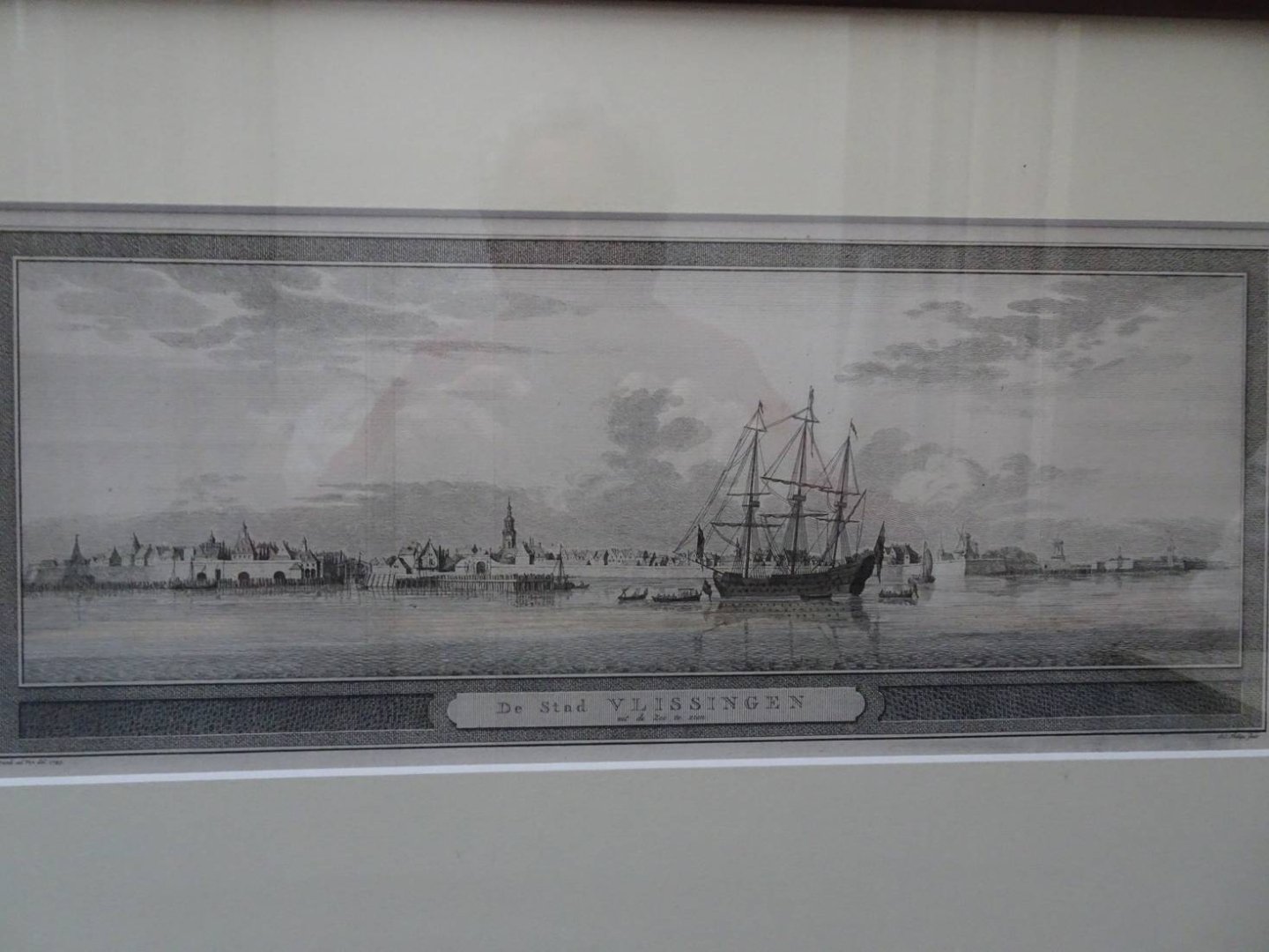 Vlissingen. - De stad Vlissingen uit de zee te zien.