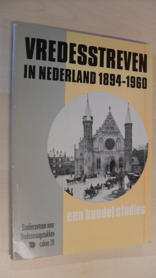 Vugt J. van en werkgroep - Vredesstreven in Nederland 1894-1960   een bundel studies