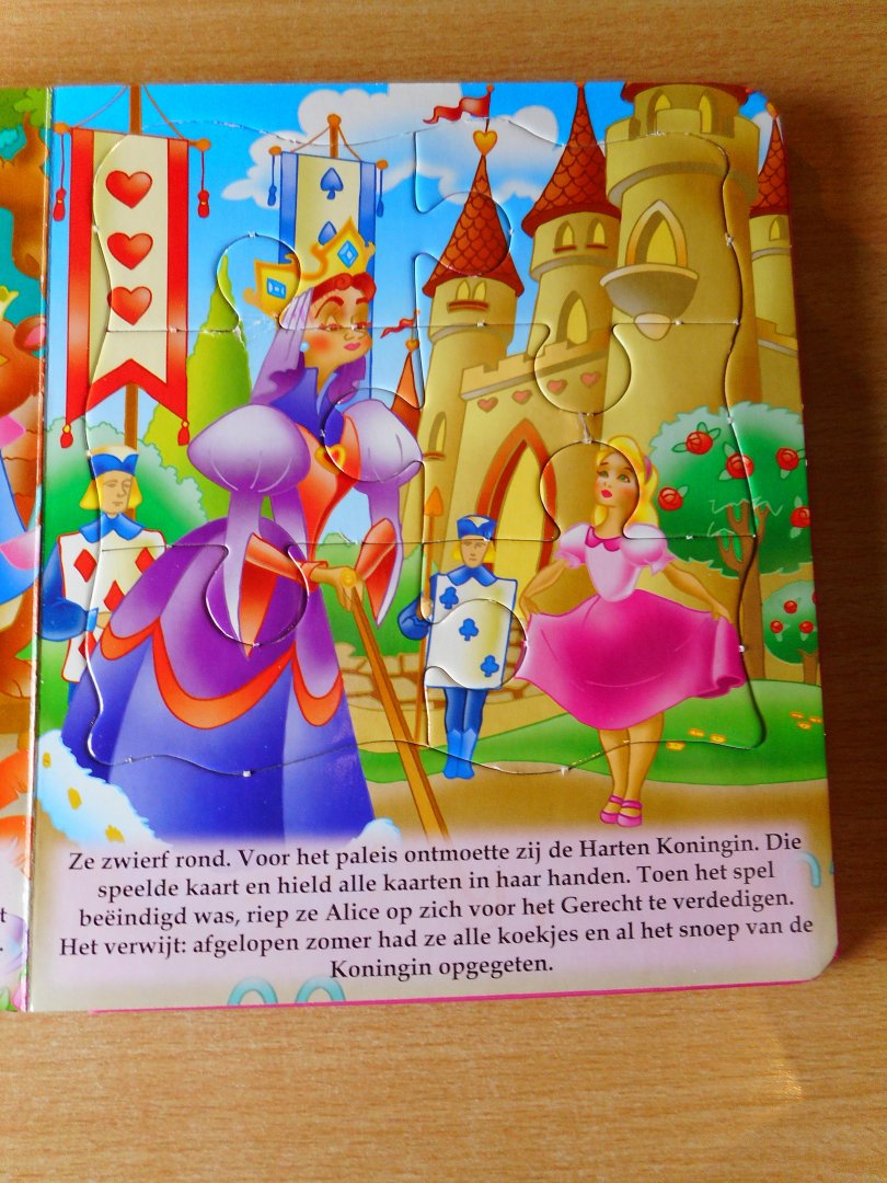  - Alice in Wonderland met vier puzzels.