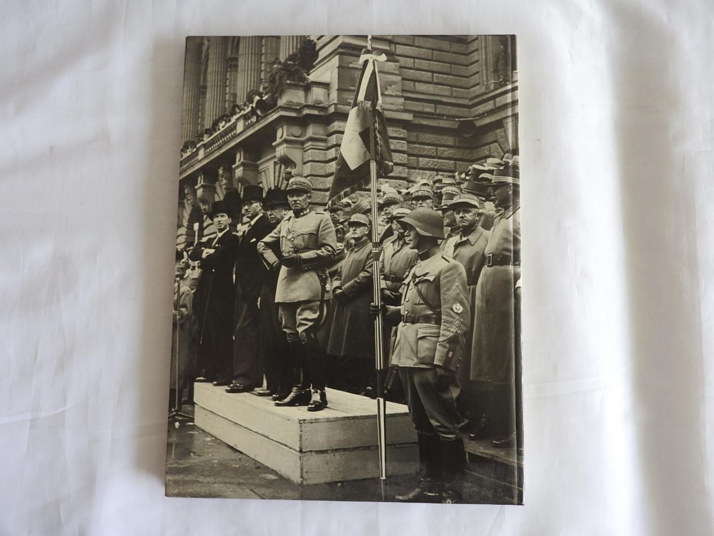 Hans Rudolf Schmid - Le General : la Suisse pendant la guerre de 1939-45. Documents Ringier