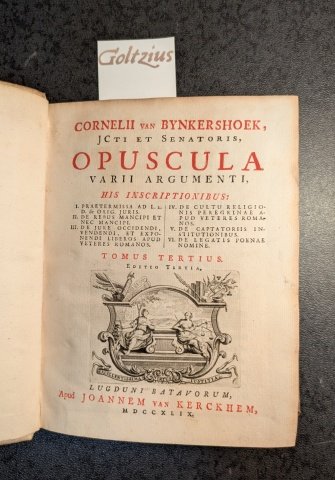 BYNKERSHOEK, CORNELIUS VAN, - 1. Opuscula varii argumenti, his inscriptionibus (...) 2. Curae secundae de jure occidendi et exponendi liberos apud veteres Romanos ad virum clarissimum Gerardum Noodt.