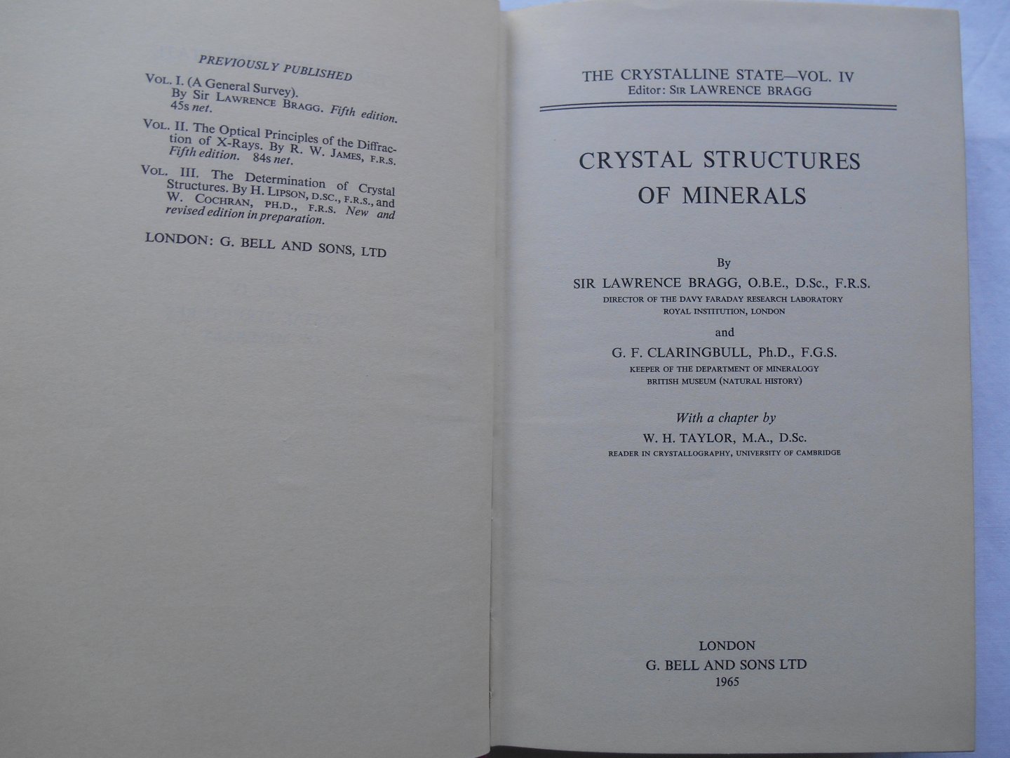 Sir Lawrence Bragg (Author), G. F. Claringbull a.o. - Crystal Structures of Minerals