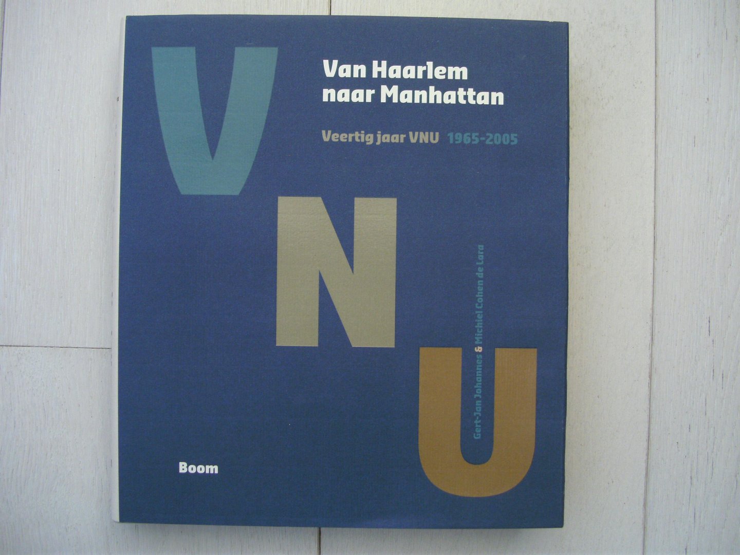 Lara, M. de - Van Haarlem tot Manhattan / veertig jaar VNU 1965-2005