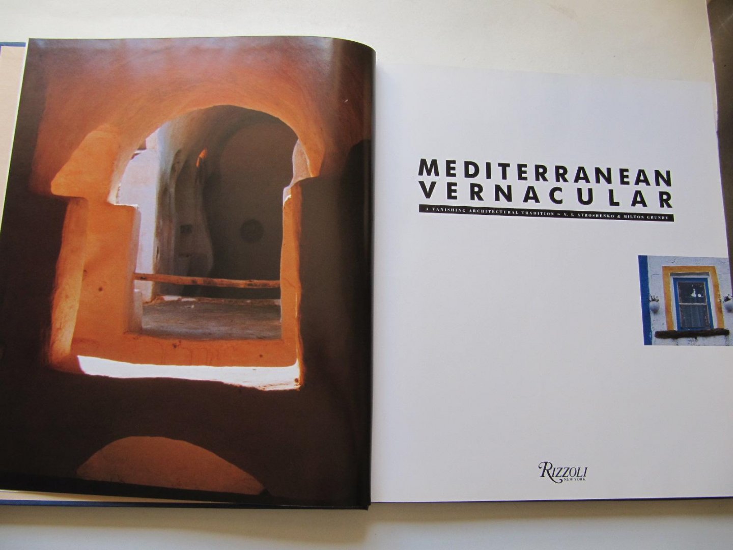 V. Atroshenko & M. Grundy - Mediterranean Vernacular, a vanishing architecural tradition