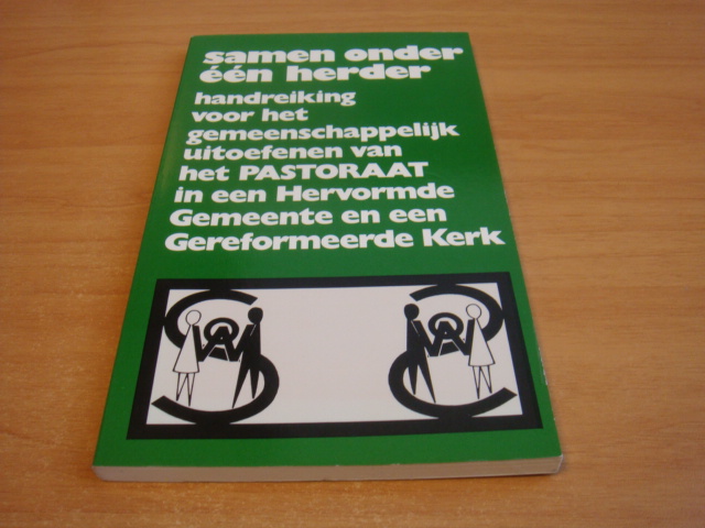 Diverse auteurs - Samen onder één herder - Handreiking voor het gemeenschappelijk uitoefenen van het pastoraat in een Hervormde Gemeente en een Gereformeerde Kerk