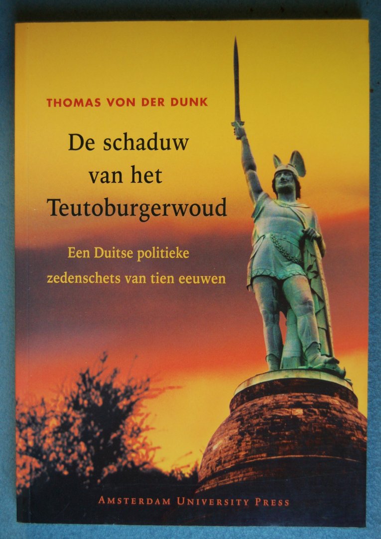 Dunk, Thomas von der - De schaduw van het Teutoburgerwoud / Een Duitse politieke zedenschets van tien eeuwen