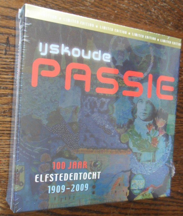 Busquet, Rob - IJskoude passie.100 jaar Elfstedentocht 1909-2009. LIMITED edition, genummerd.  2 DVD's + kunstboek + 9 luxe kunstkaarten