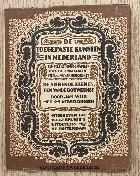 WILS, JAN. ; TOEGEPASTE KUNSTEN IN NEDERLAND.DE - De sierende elementen van de bouwkunst. De toegepaste kunsten in Nederland.
