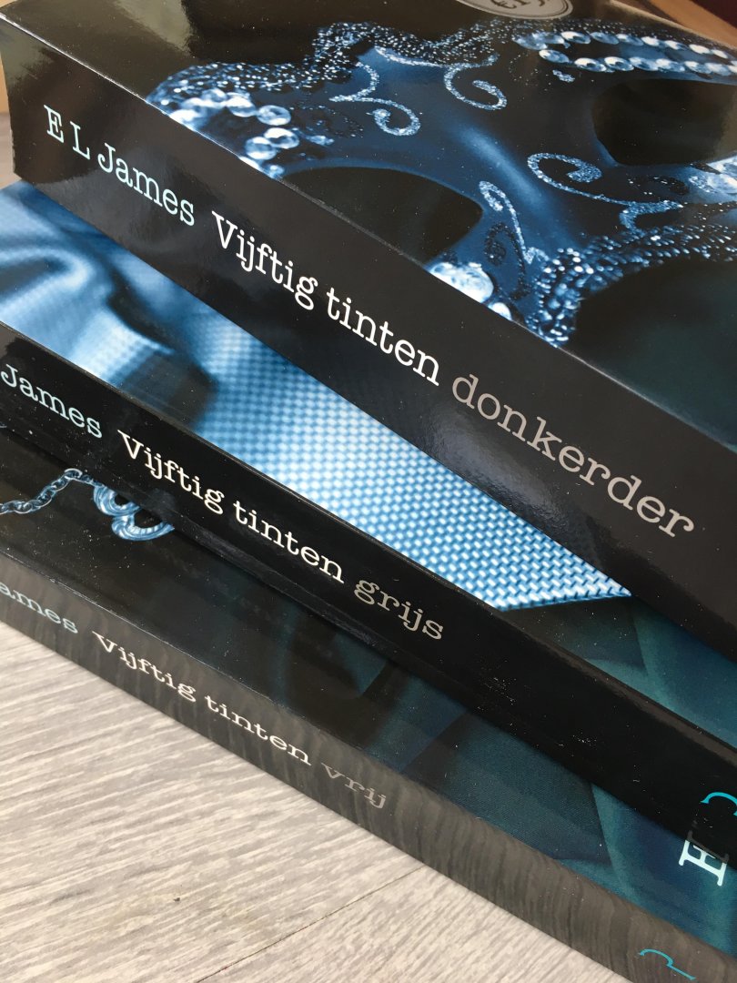 James, E.L. - Drie delen; Vijftig tinten vrij, grijs en Donkerder.