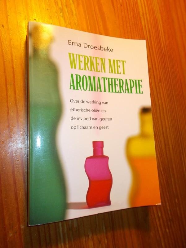 DROESBEKE, ERNA, - Werken met aromatherapie.