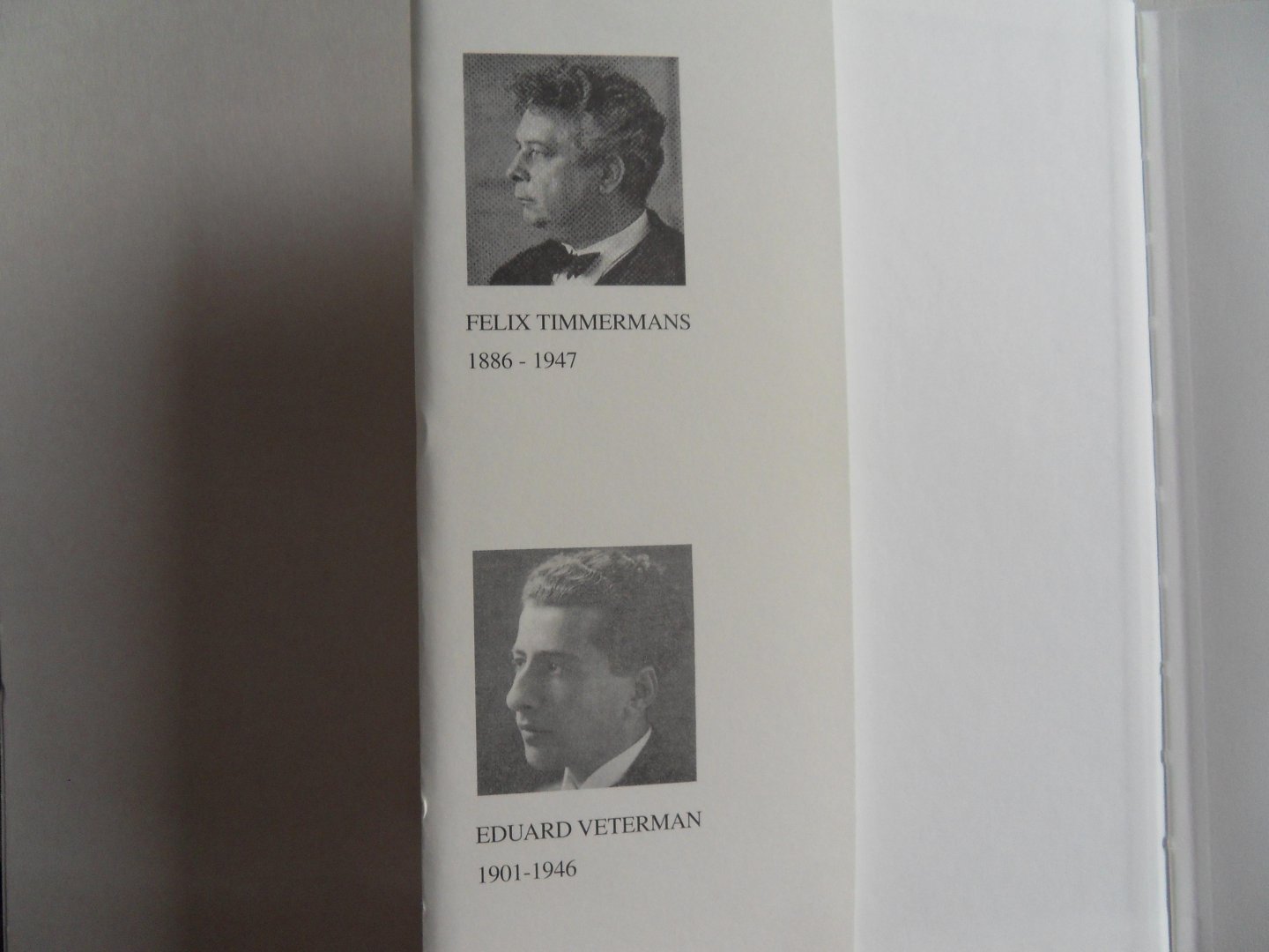 Timmermans, Felix; Veterman, Eduard. [ GESIGNEERD door Gommaar Timmermans en Wim de Cock ]. - Leontientje. - Toneelspel in drie bedrijven (tien taferelen). [ Genummerd exemplaar 13 / 100 = van de Arabisch genummerde exemplaren ].