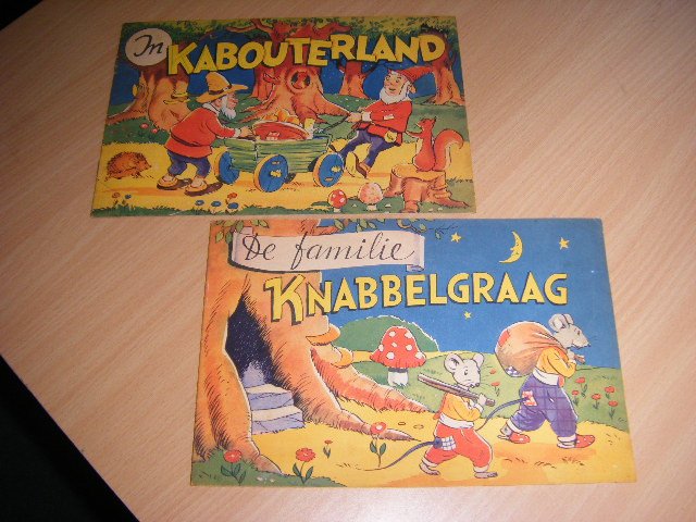  - De familie Knabbelgraag [EN] In Kabouterland [twee prentenboekjes uit plm 1950; alleen gezamenlijk te koop]