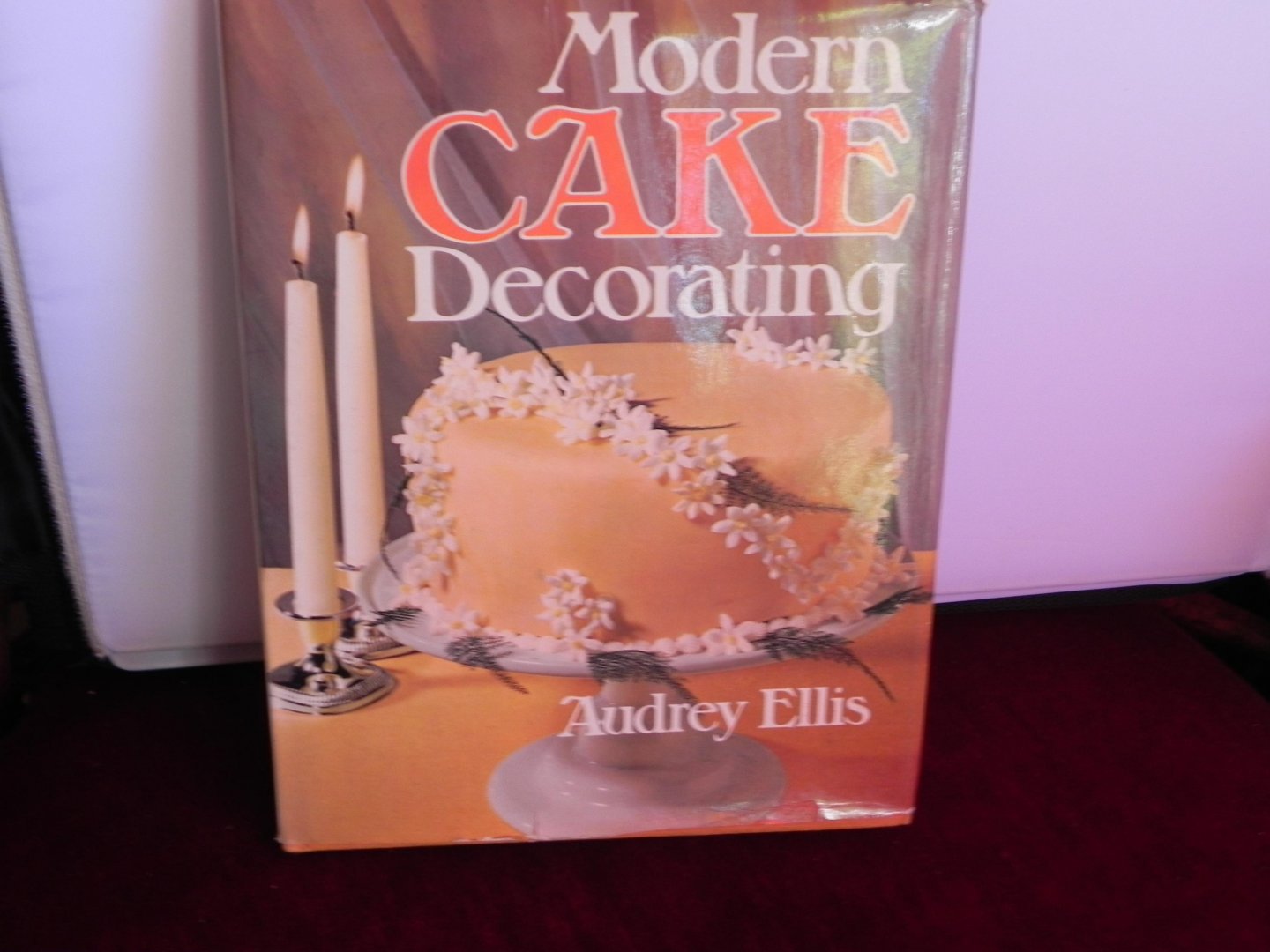 Audrey Ellis - Modern Cake Decorating