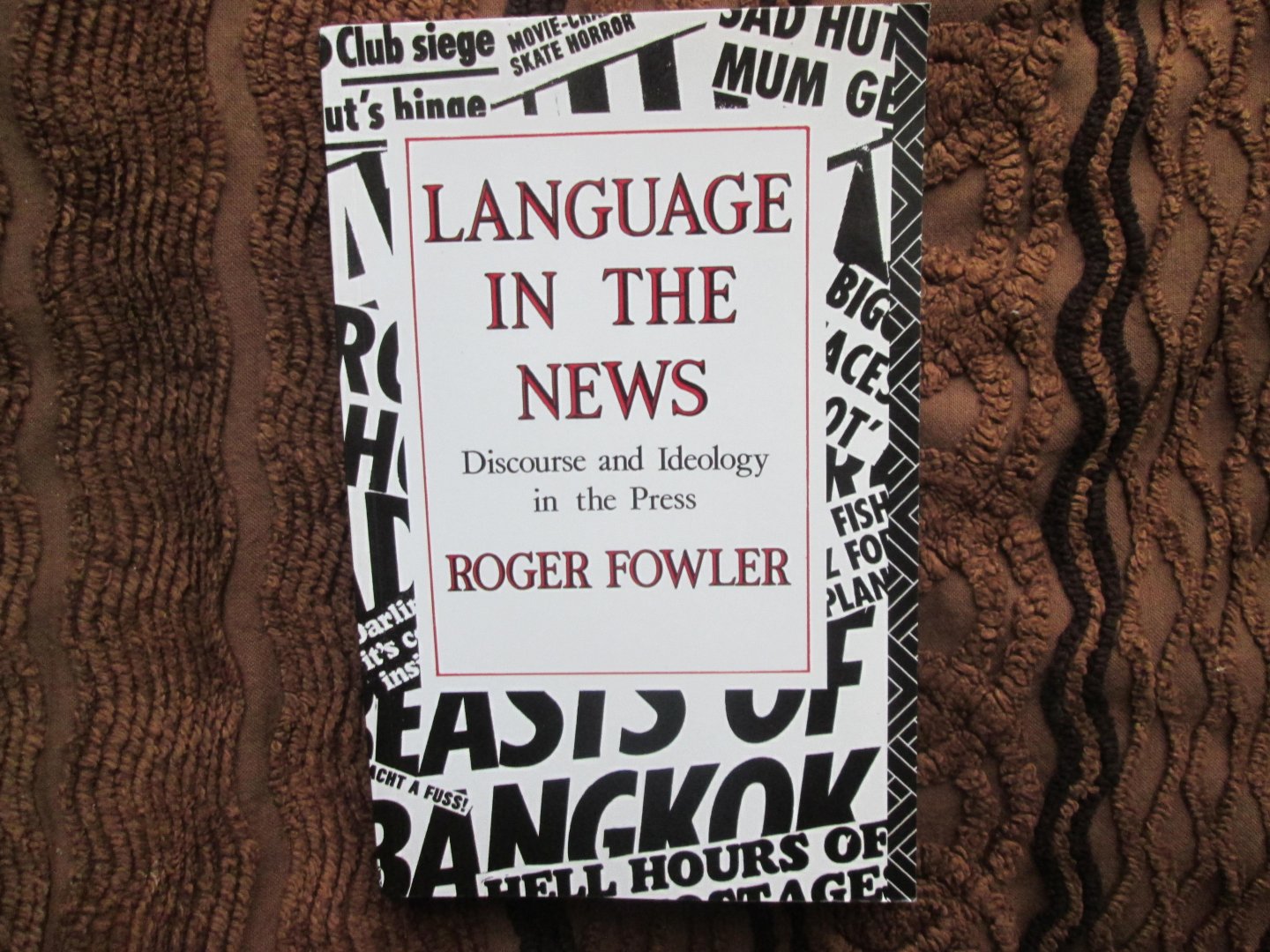 Fowler , Roger - LANGUAGE IN THE NEWS ; discourse and ideiology in the press