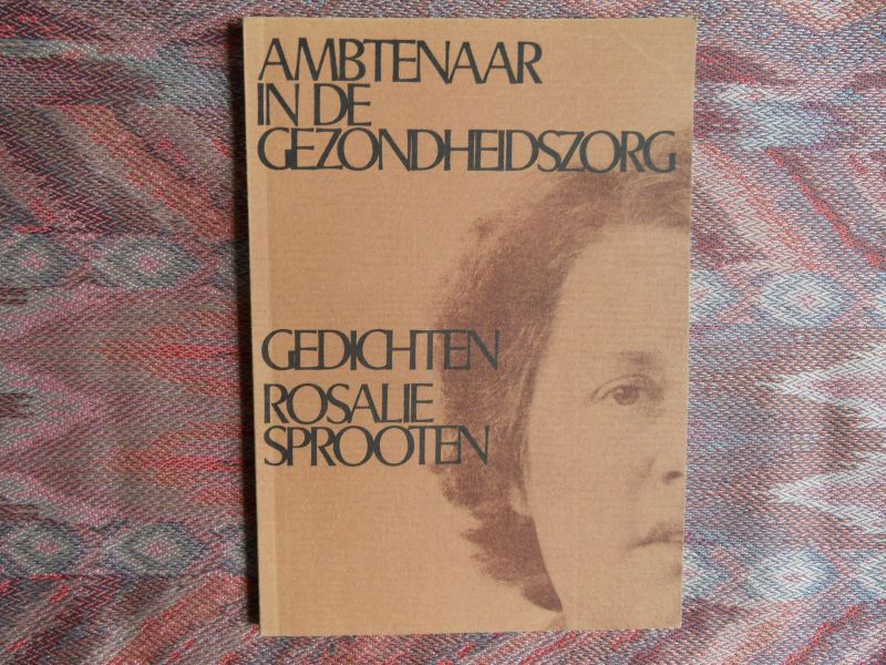 Sprooten, Rosalie. [ ! GESIGNEERD ]. - Ambtenaar in de Gezondheidszorg en andere gedichten. --- 3e druk, oktober 1980. Paperback. 70 pp. In zeer goede staat. Op het 1e titelblad een opdracht en de handtekening van de dichteres en Breda, 26-3-1993.