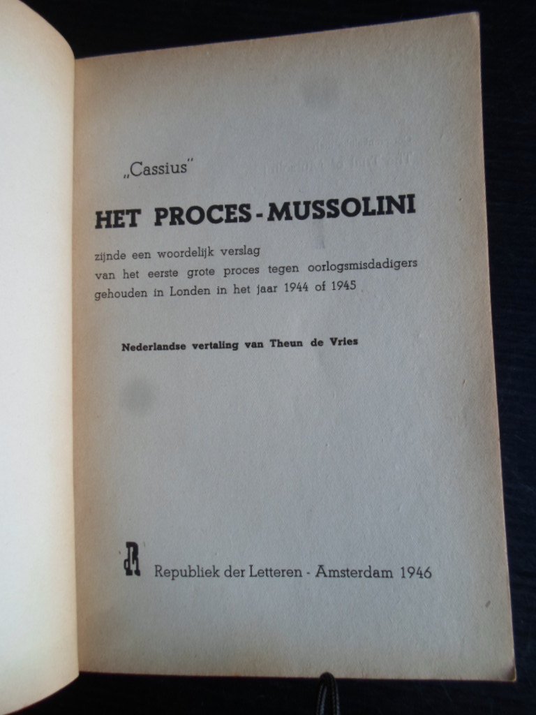 Cassius - Het Proces Mussolini, Zijnde een woordelijk verslag van het eerste grote proces tegen oorlogsmisdadigers gehouden in London in het jaar 1944 of 1945