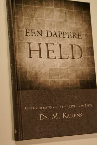 Karens, ds. M. - Een dappere held