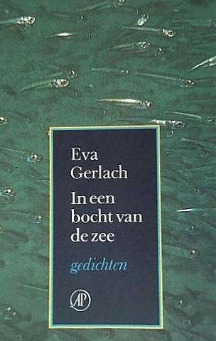 Gerlach , Eva . [ ISBN 9789029517386 ] 3322  ( Bijgevoegd zijn 2 kranten stukken  uit 1991 en uit 1999 . ) - In een Bocht van de Zee . ( Eva Gerlach, zo onderdehand een ijkpunt in de moderne Nederlandse poëzie, neemt met haar werk een unieke, geheel eigen plaats in. Haar bundels worden - en hoe zelden gebeurt dat bij poëzie - regelmatig herdrukt.